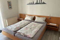 Schlafzimmer mit Doppelbett
