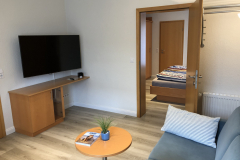 Strandhafer-Wohnraum-TV-1-scaled